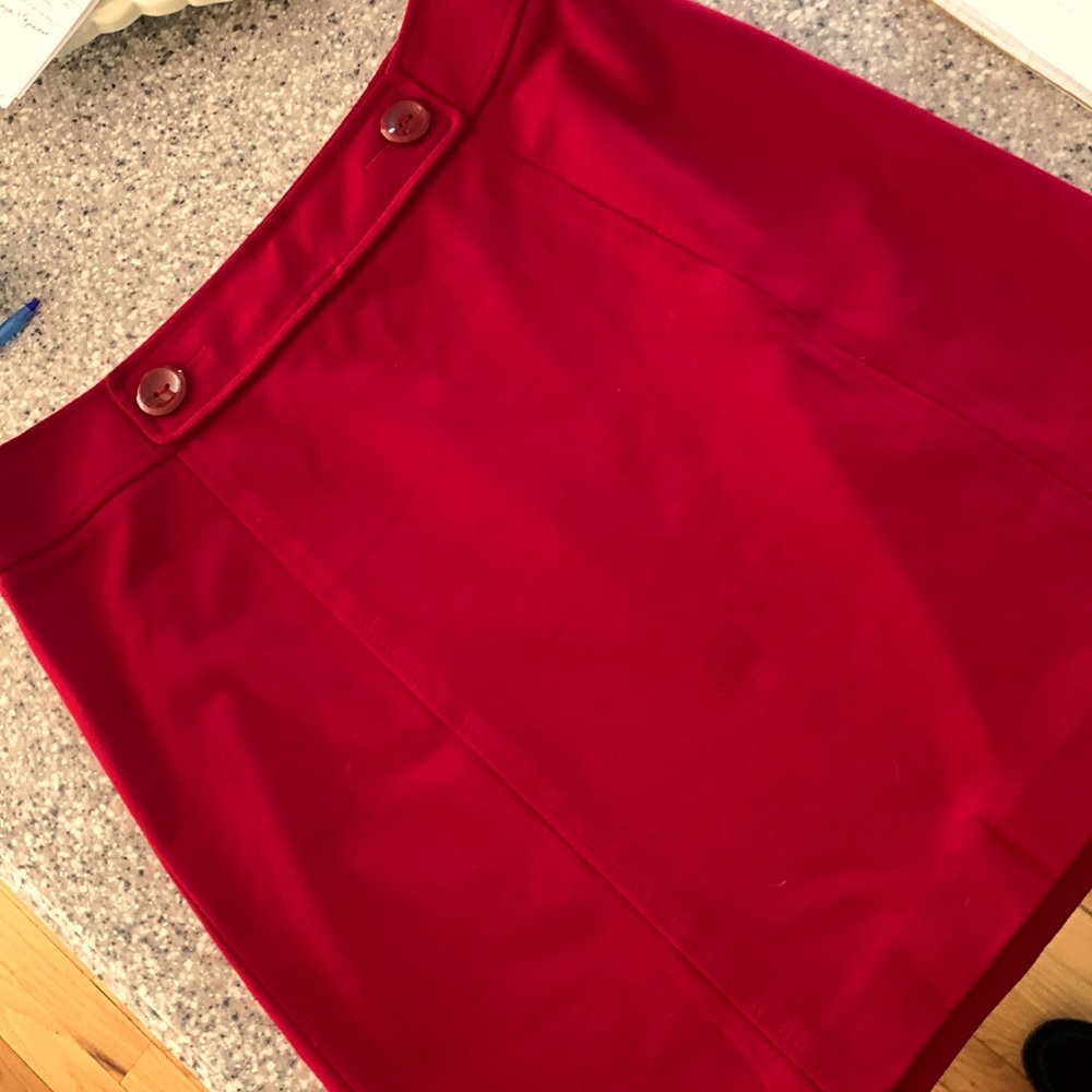 Ann Taylor short red skirt. Stretch. Size zipper. Size 10